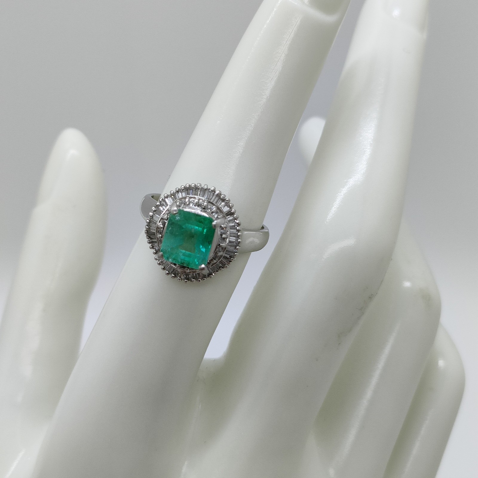 Jewelry Ring Emerald 1.35ct Platinum 2336019