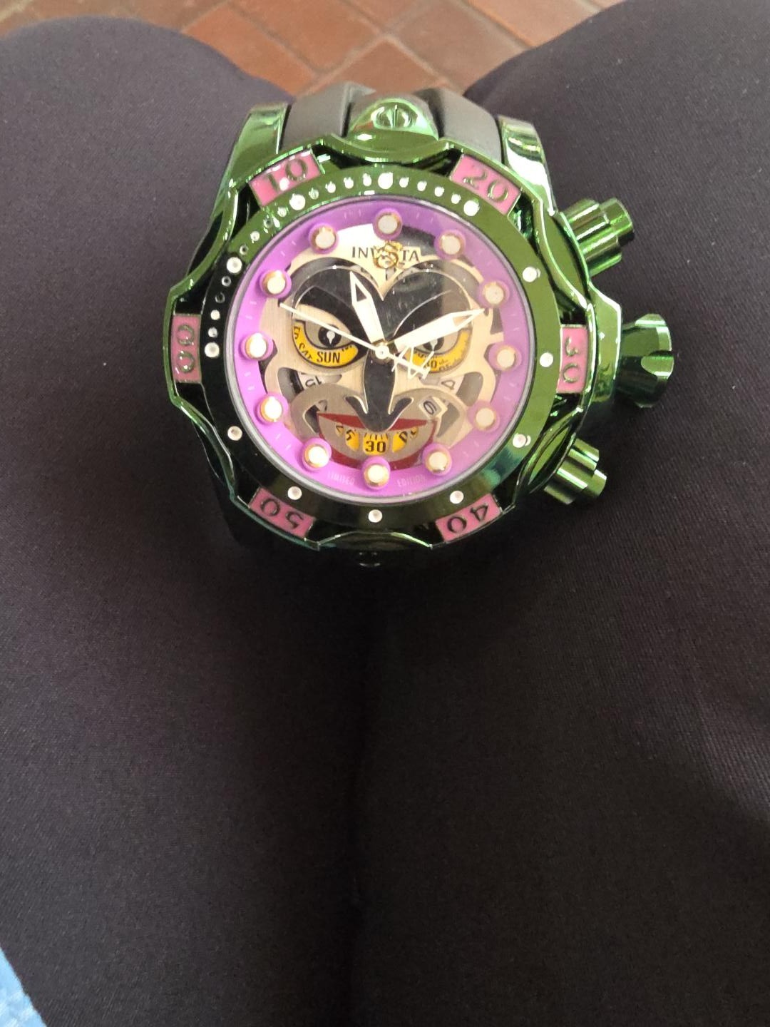 Invicta DC “Joker” Watch working / used good condition heavy watch