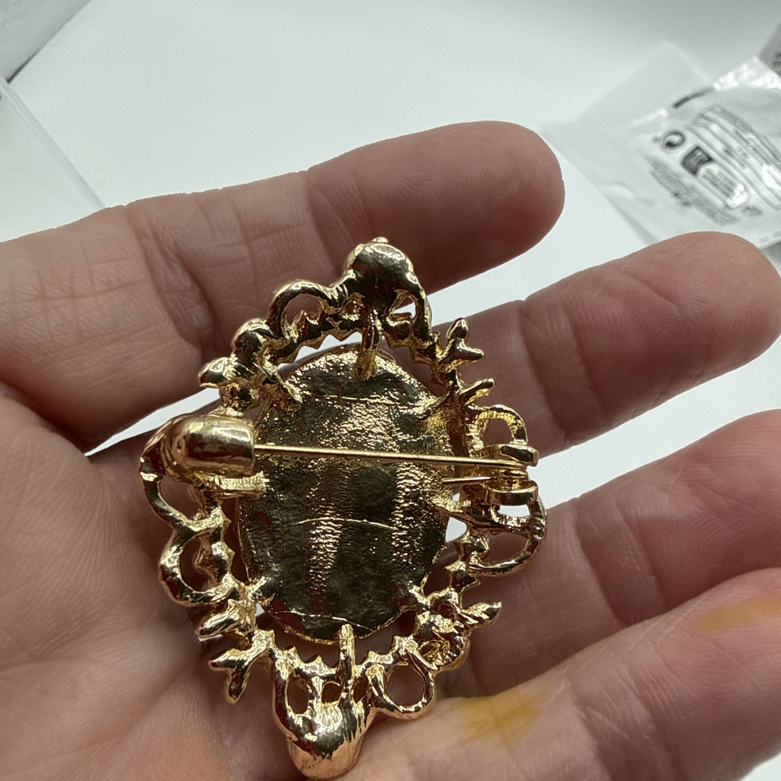 Vintage Inspired Victorian Cameo Brooch Pin Resin Faux Pearls