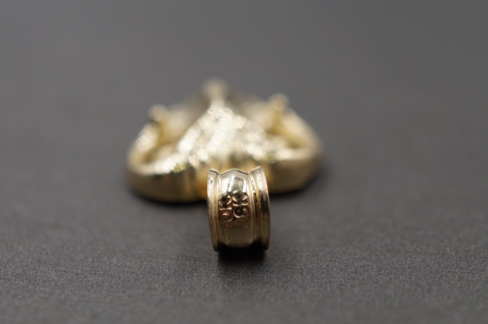 10K Solid Yellow Gold 0.8″ Small Ram Aries Zodiac Charm Pendant.
