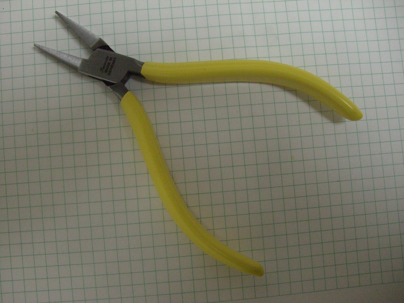 FavoriteUSA JEWELERS PRECISION FLAT NOSE PLIER SMOOTH JAWS 5″ LONG