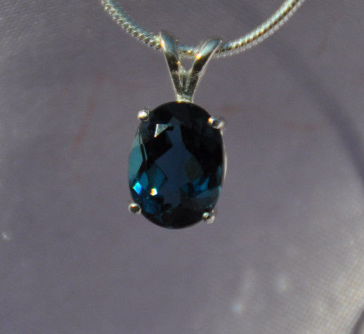 9mm X 7mm OVAL SHAPE LONDON BLUE TOPAZ PENDANT- .925 STERLING SILVER