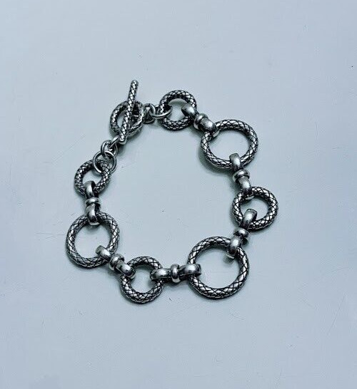 8.5 in silver tone bracelet interlocking ring chain circles different sizes