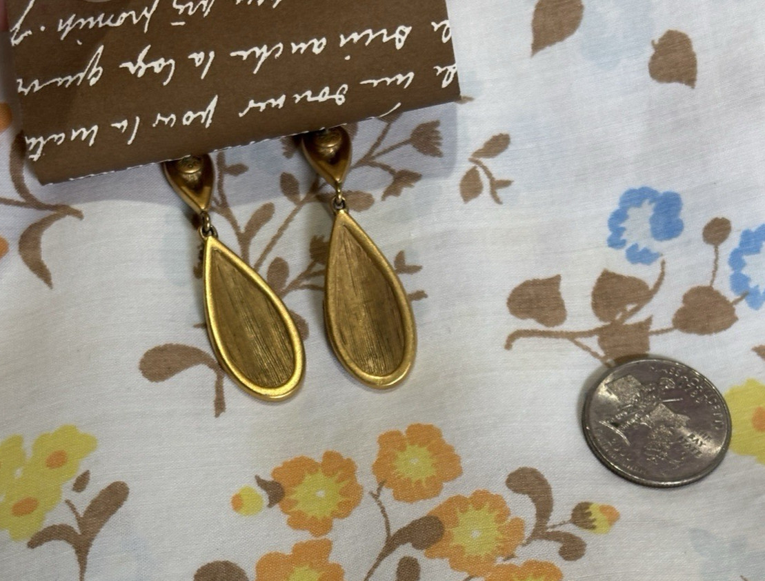 Green Teardrop Dangle Earrings Gold Tone Pierced Vintage Style