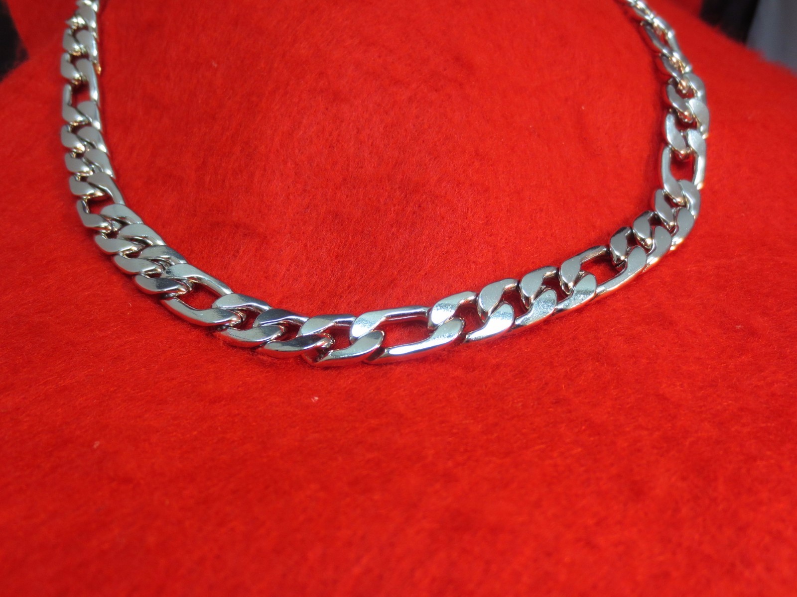 18-36″ 10MM STAINLESS STEEL SILVER 10MM FIGARO CHAIN NECKLACE W/SPECIAL CLASP