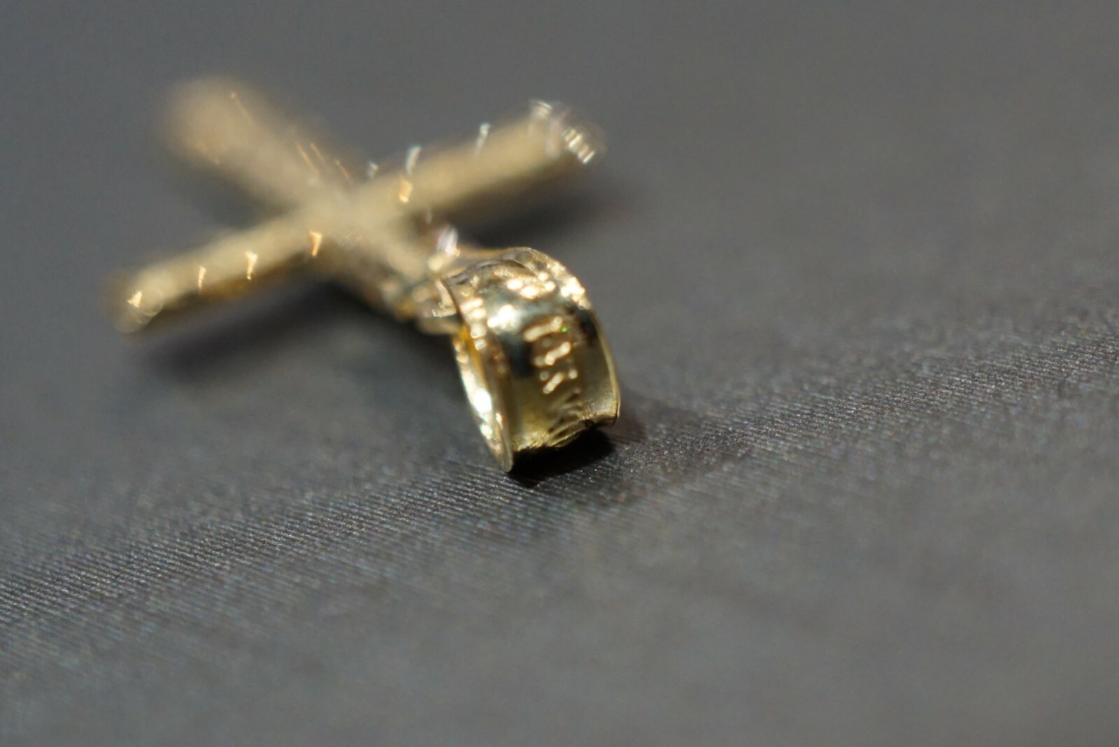 14K Solid Yellow Gold 1″ Diamond Cut Small Crucifix Cross Charm Pendant.