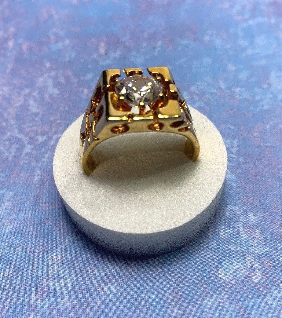 Signed SETA male or female ring with clear crystal, goldtone (NOS without tags)