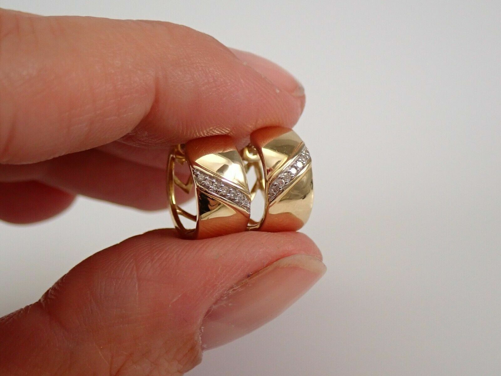 Round Cut Simulated Diamond Stunning Huggie Hoop Earring 14K Yellow Gold Plated