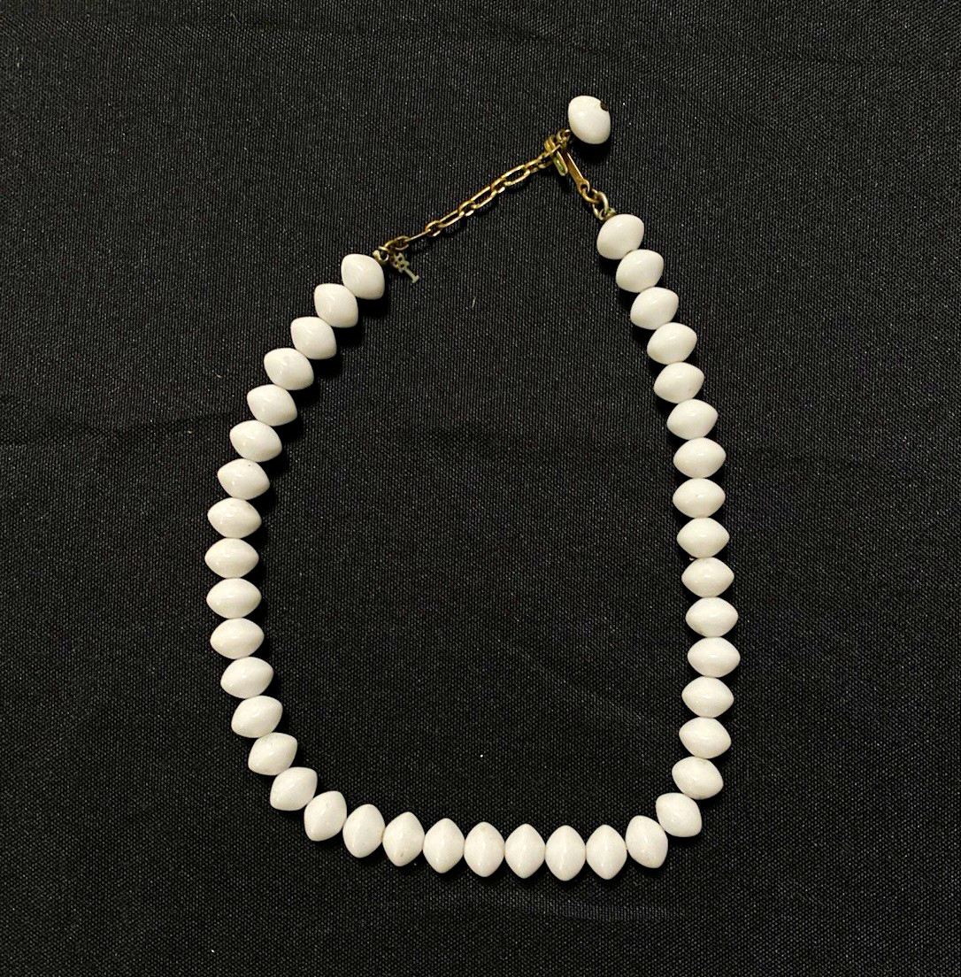 White Round Beaded Strand Necklace with Clasp, No Stone, Beaded Style (is small)