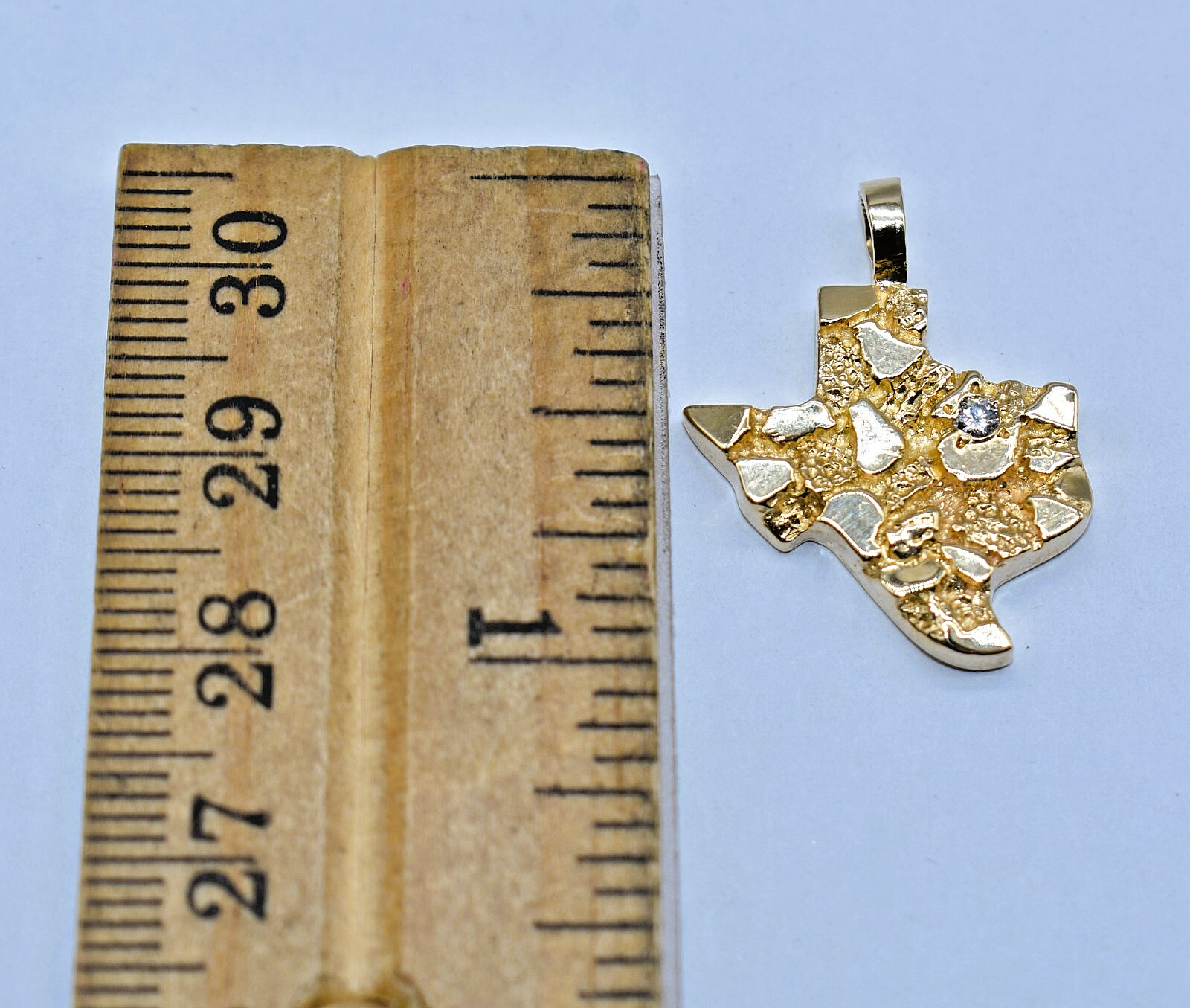 14 K Yellow Gold Nugget Texas State Pendant w/Diamond Acent 5.3 grams 1 inch