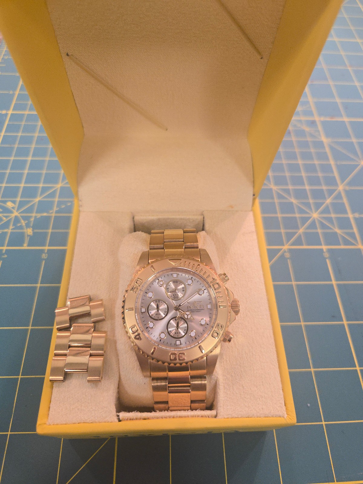 Invicta Men Pro Diver Chronograph 18k Gold Plated Champagne Dial 43mm Watch 1774