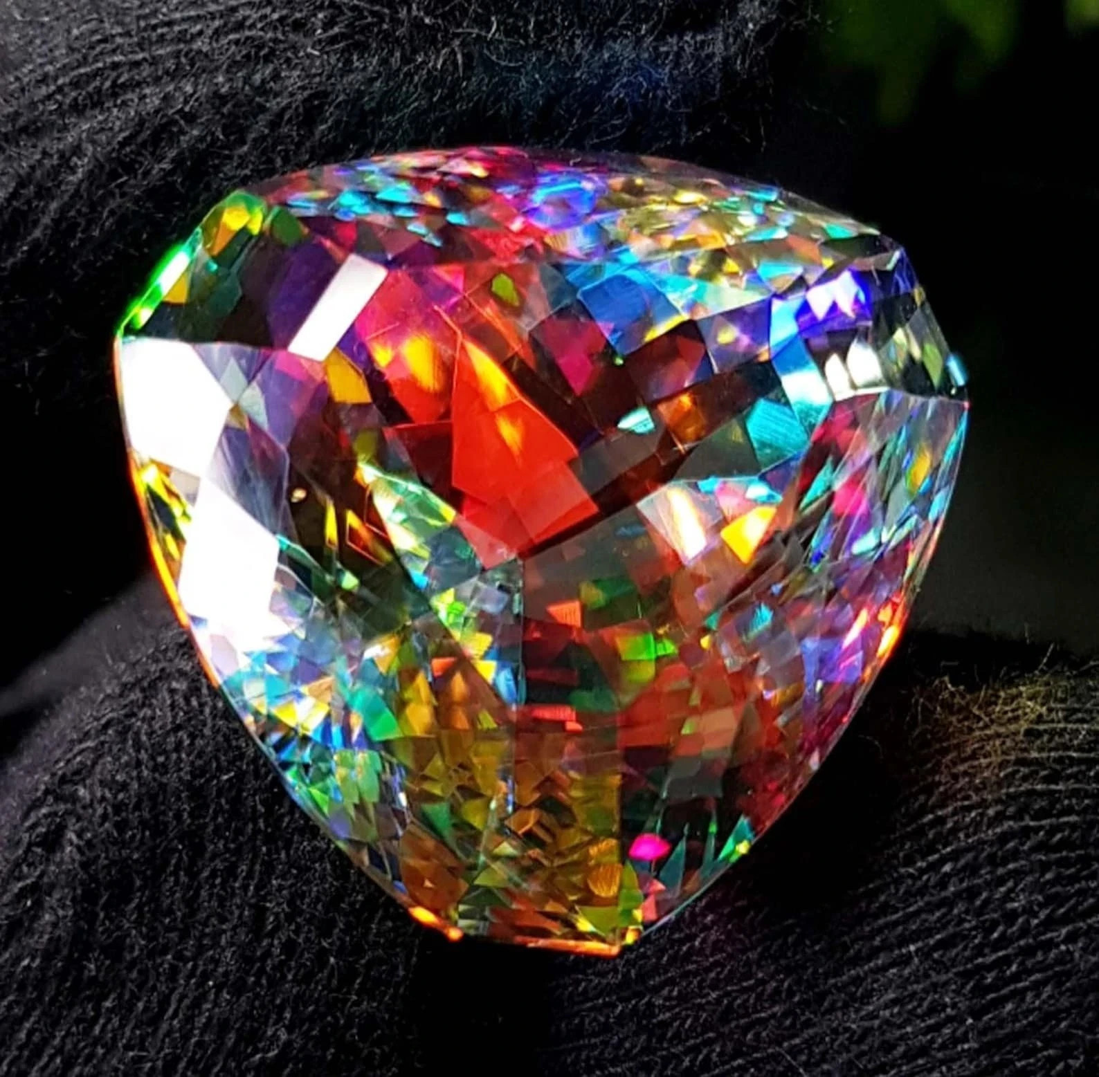 New 100.01 Ct Gemstone Trillion Cut Natural Rainbow Mystic Topaz AAA Certified