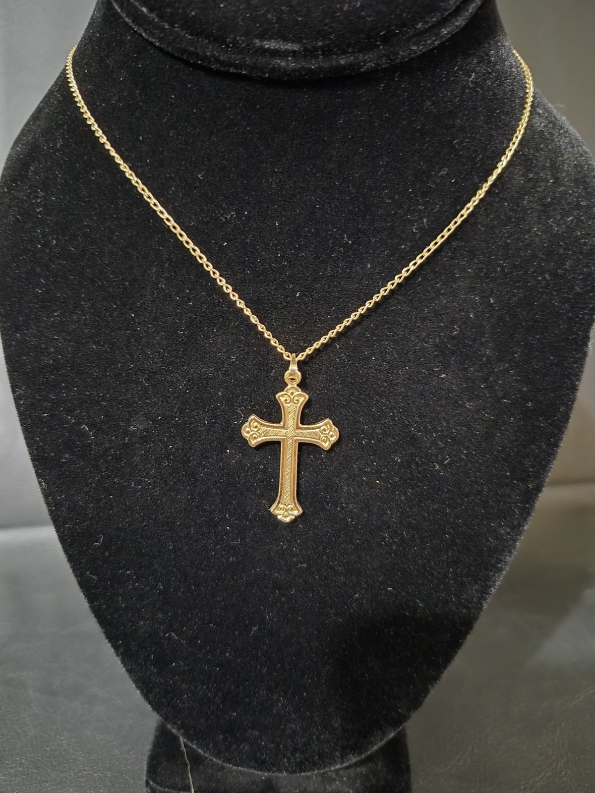 14k Solid Yellow Gold Cross Pendant Necklace 6.4 Grams Marked And Tested Stamped