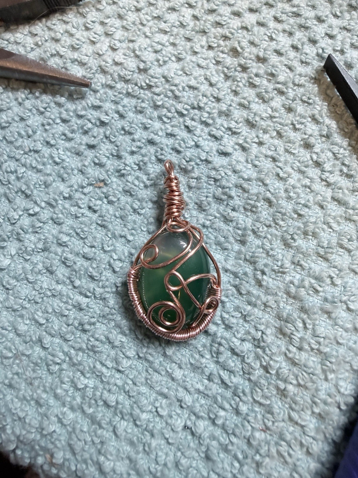 Green Agate Pendant 15.07 Etw Gem Stone Quality Very Good Wrapped In Copper