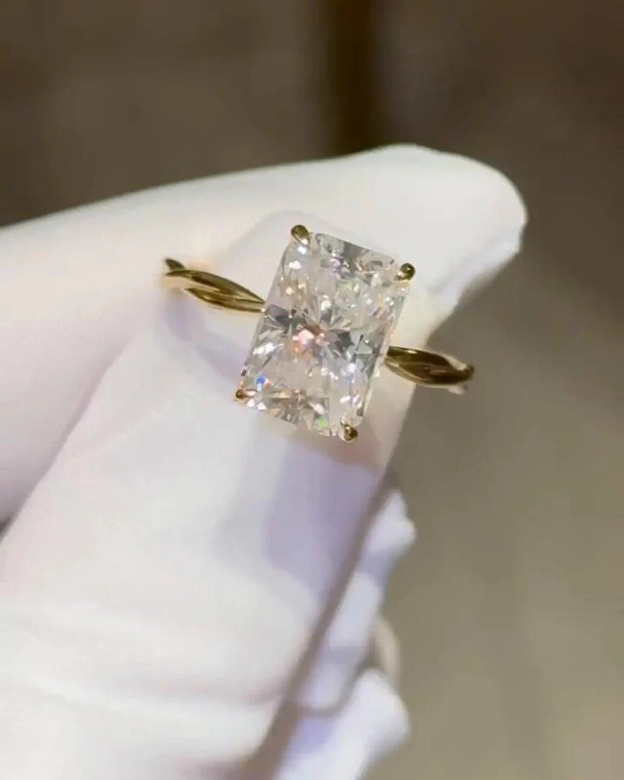 Radiant Diamond Women Ring 3.70 Ct Lab Grown IGI E F VVS CVD 14k Yellow Gold