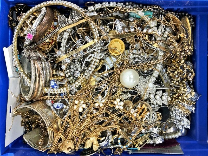 FREE SHIP 3 LBS Huge Lot Jewelry VTG Now Rhinestone Harvest Brooch Art FUN HUNT!