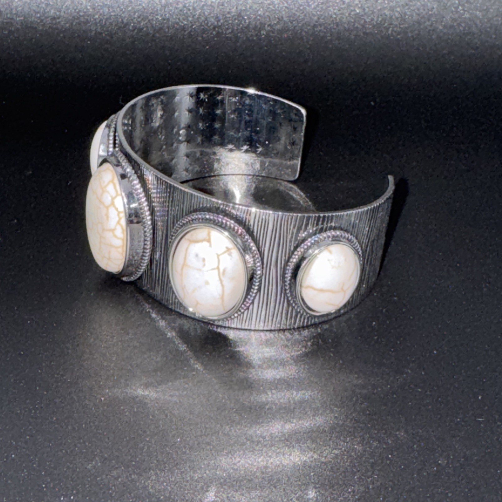 Heavy Silver Tone Faux Howlite Turquoise Cuff Bracelet 7.5″ Southwestern Boho