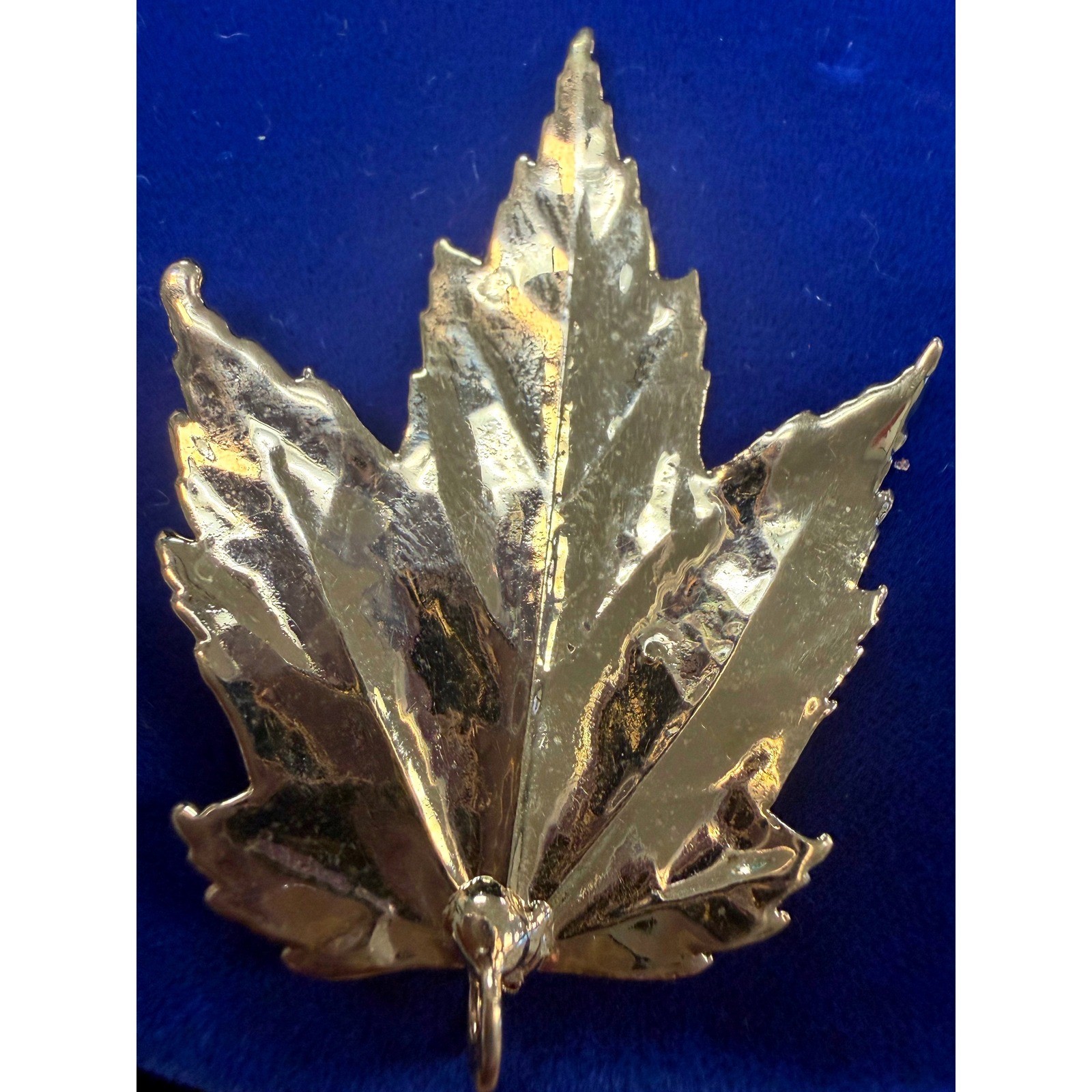 Gold Tone Maple Leaf Pendant Textured Botanical Autumn Nature Jewelry