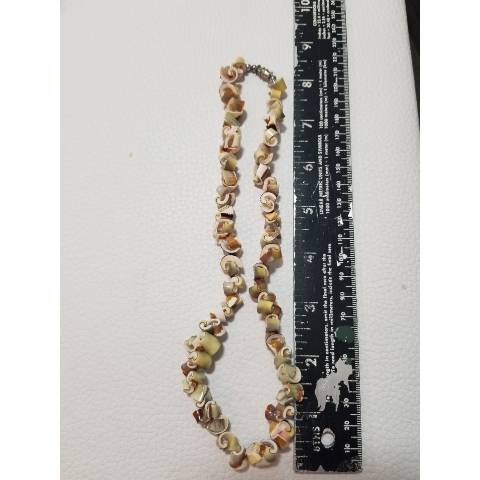 Luhuanus Short Sliced Spiral Shell Necklace Barrel Clasp 8.5″ Vintage