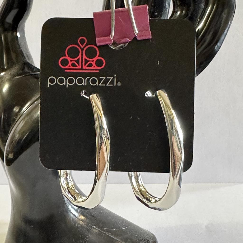 Paparazzi Silver Fish hook earrings RS5-19