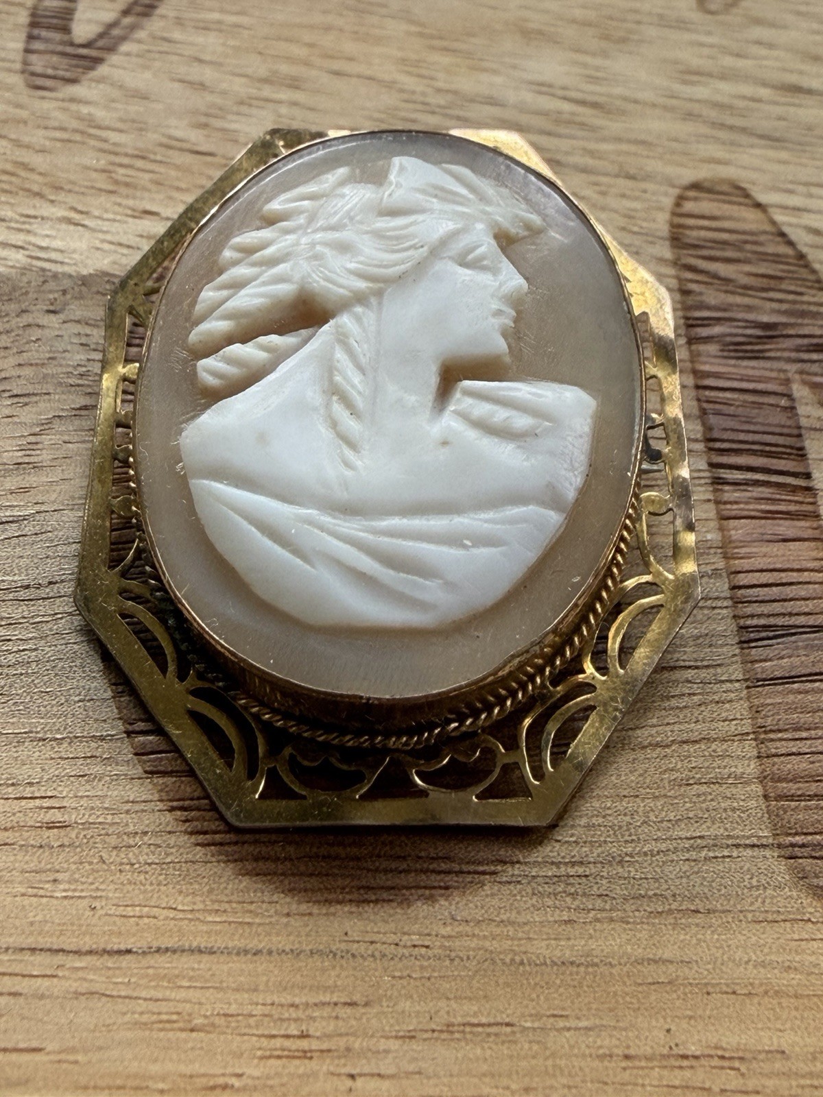 Antique Gold Shell Cameo Brooch Beautiful