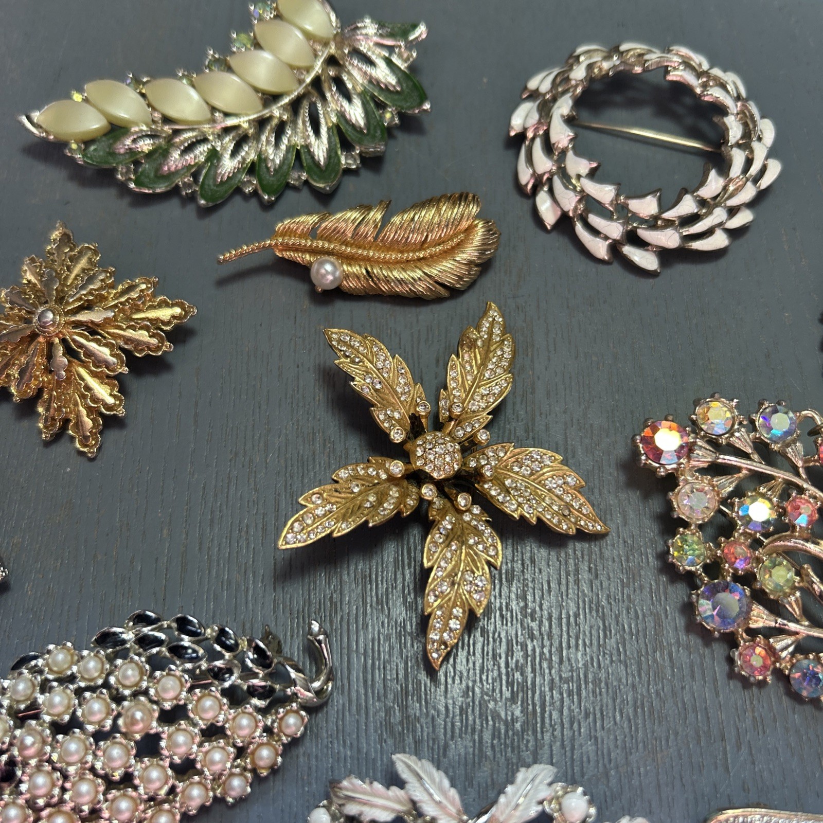Collection Vintage Brooches Complete 12 In Total all intact