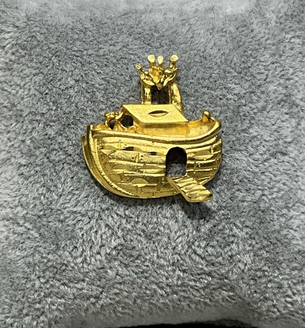 Vintage Gold Tone Noahs Ark Pin Brooch