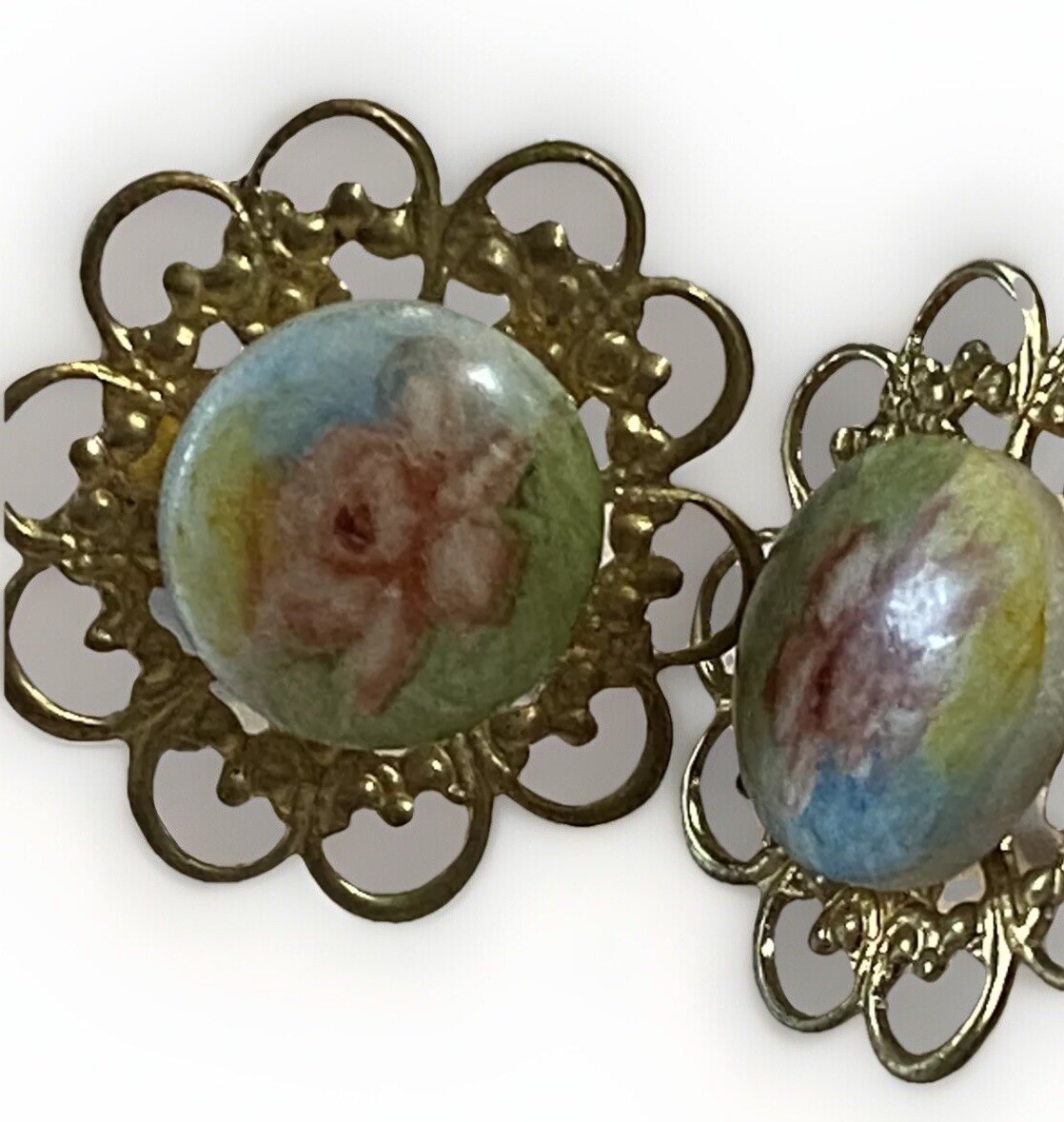 Screw Back Earrings Vintage Floral Round Gold Tone (non Piercing)