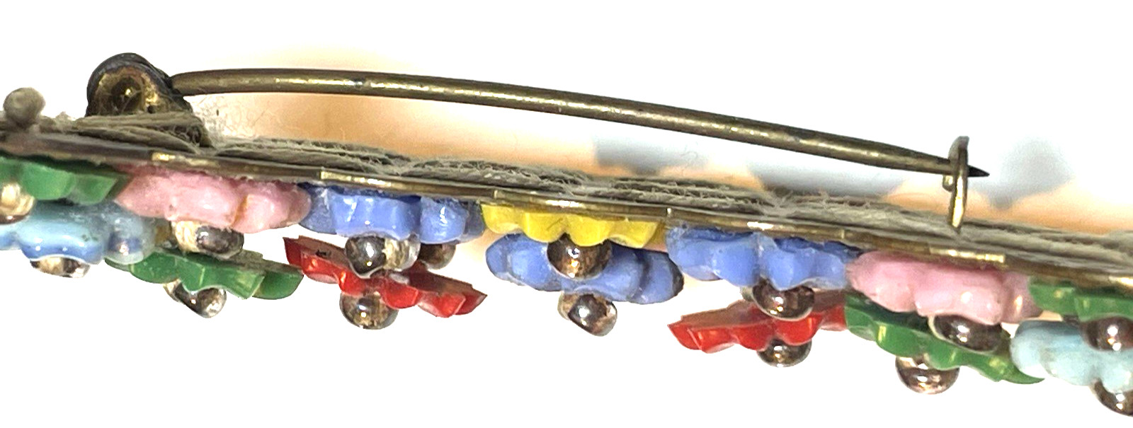 VTG UNSIGNED-MIRIAM HASKELL 2-3/8” WIDE HAND STRUNG LAYERED DECO FLOWER BROOCH