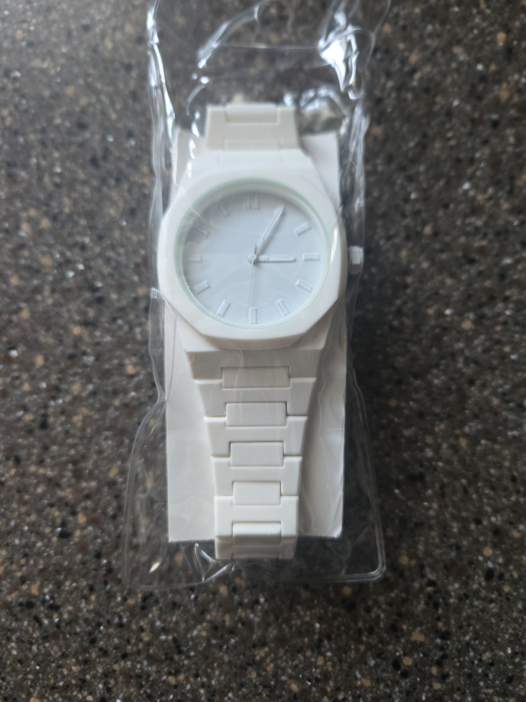 Quartz Analog Wristwatch White Plastic Unisex Round Casual Baton Indexes