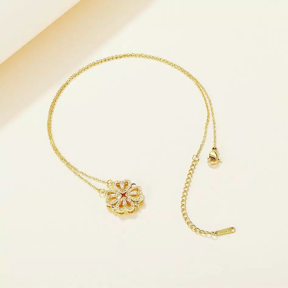 Four Leaf Clover Magnetic Folding Heart Pendant Necklace
