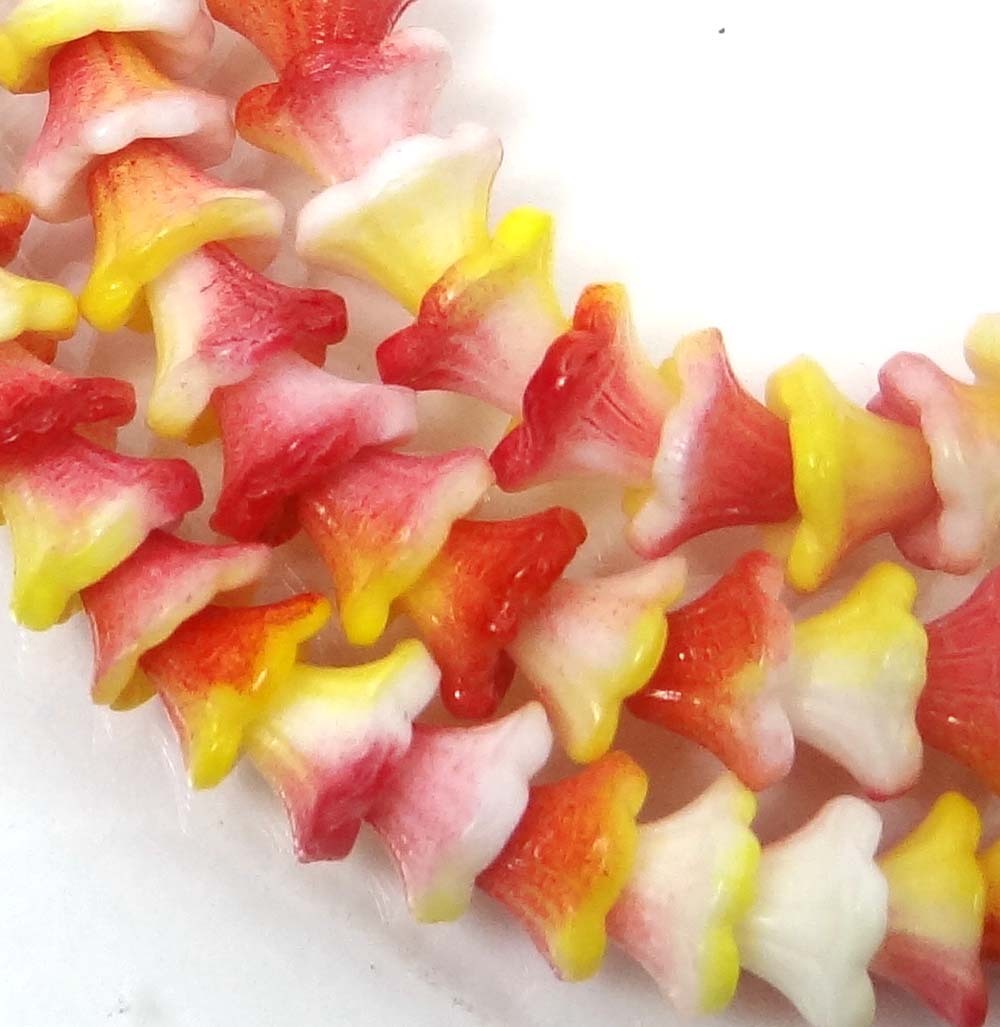 25 Czech Glass Flower Cup Beads 7 x 5 mm – Chalk White Funky Apple