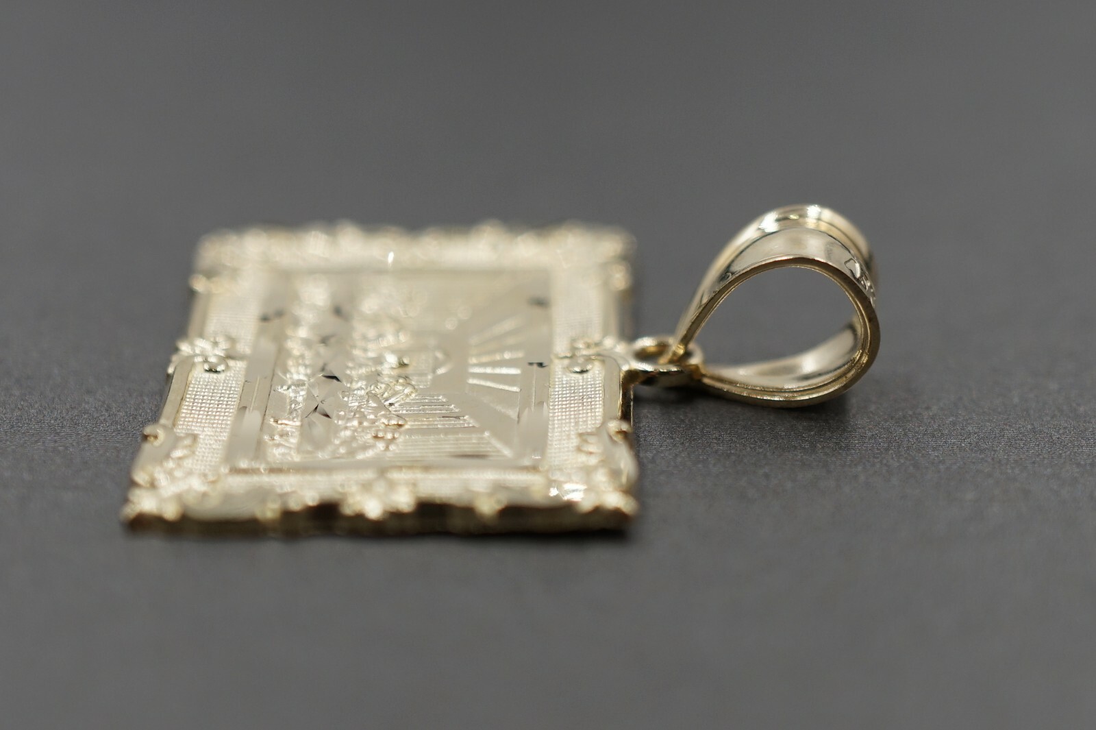 10K Solid Yellow Gold 1.15″ Diamond Cut Picture Flame Last Supper Charm Pendant.