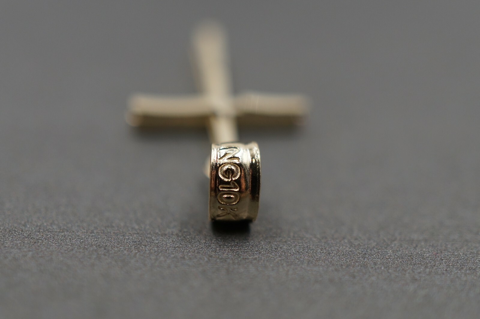 10K Solid Yellow Gold 0.9″ Small Diamond Cut Crucifix Cross Charm Pendant.