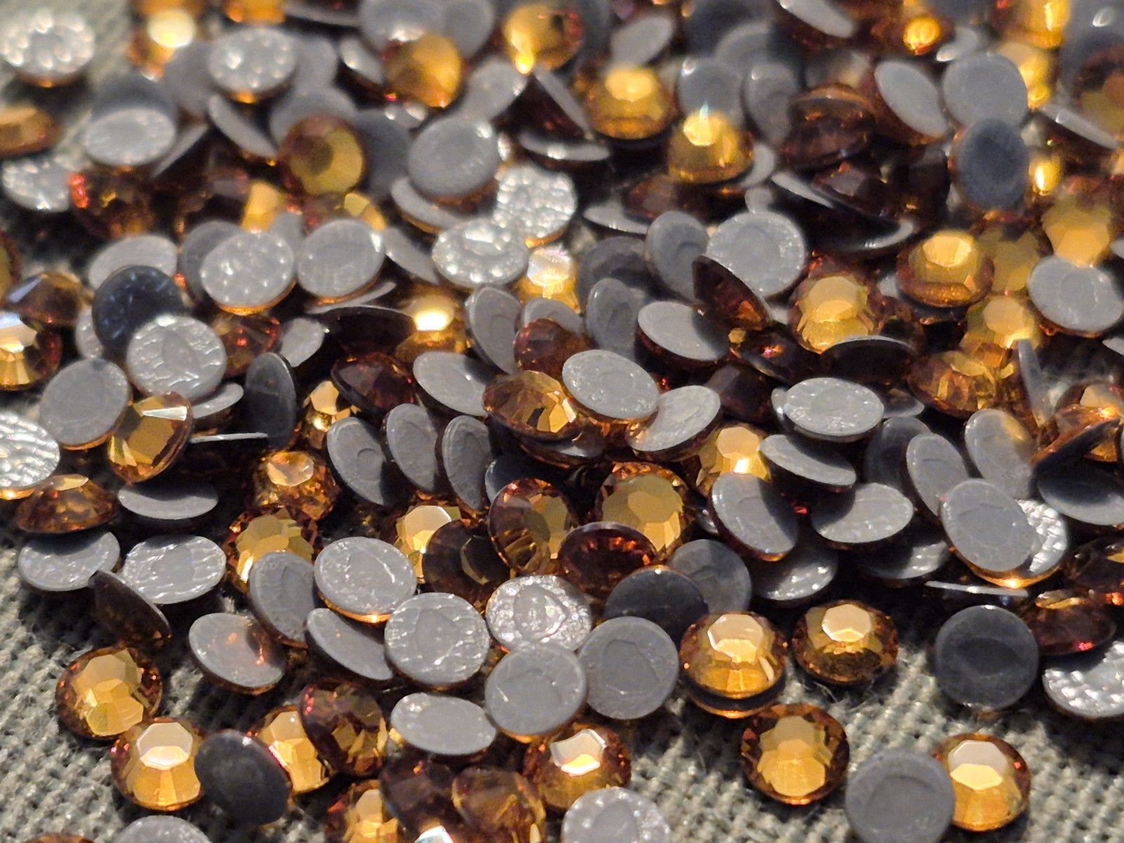 360 pcs. Swarovski TOPAZ Flatback Hotfix 12ss 3.2mm 2038