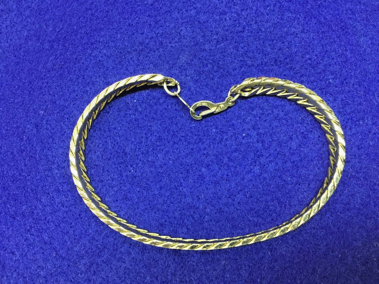 Beautiful Vintage Korea 14 Karat Gold Plate Herringbone Bracelet 7″!