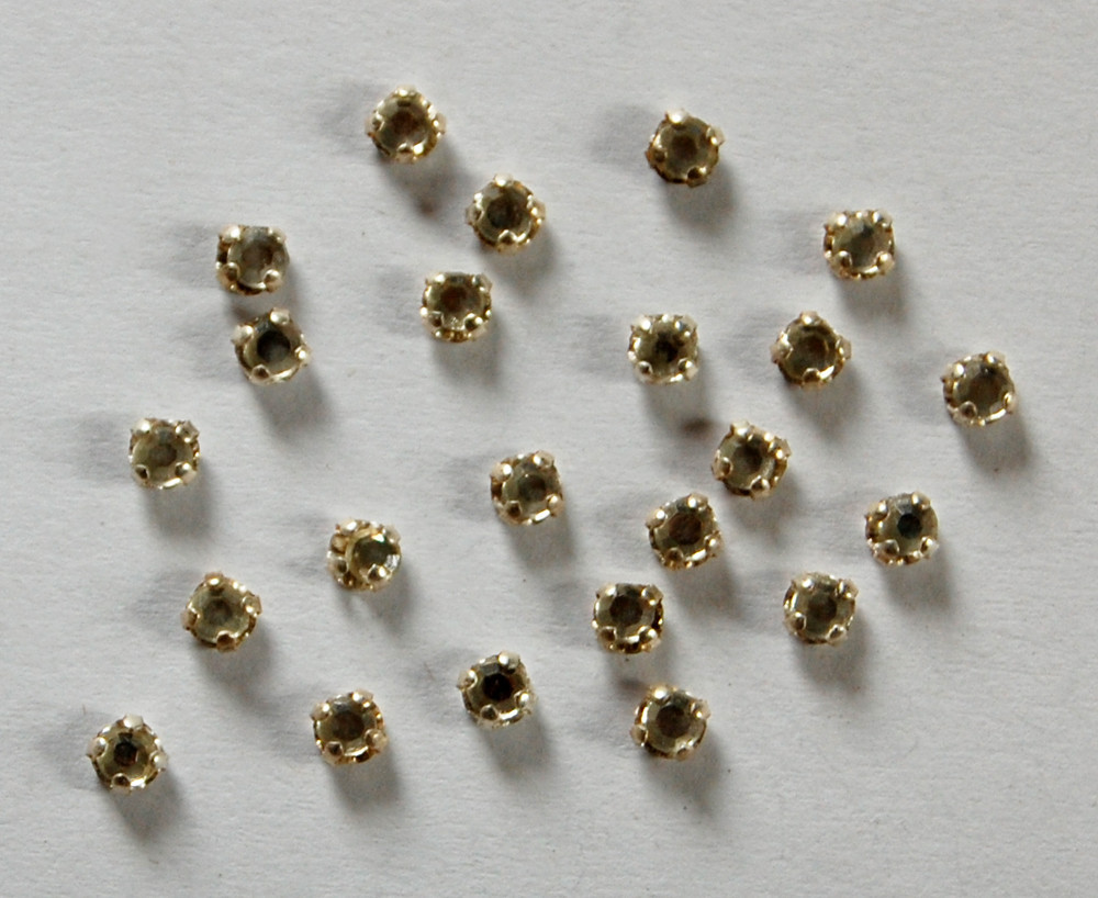 VINTAGE RHINESTONE TINY SEW ON * crystal ROSES MONTEES * EMBELLISHMENT 12ss