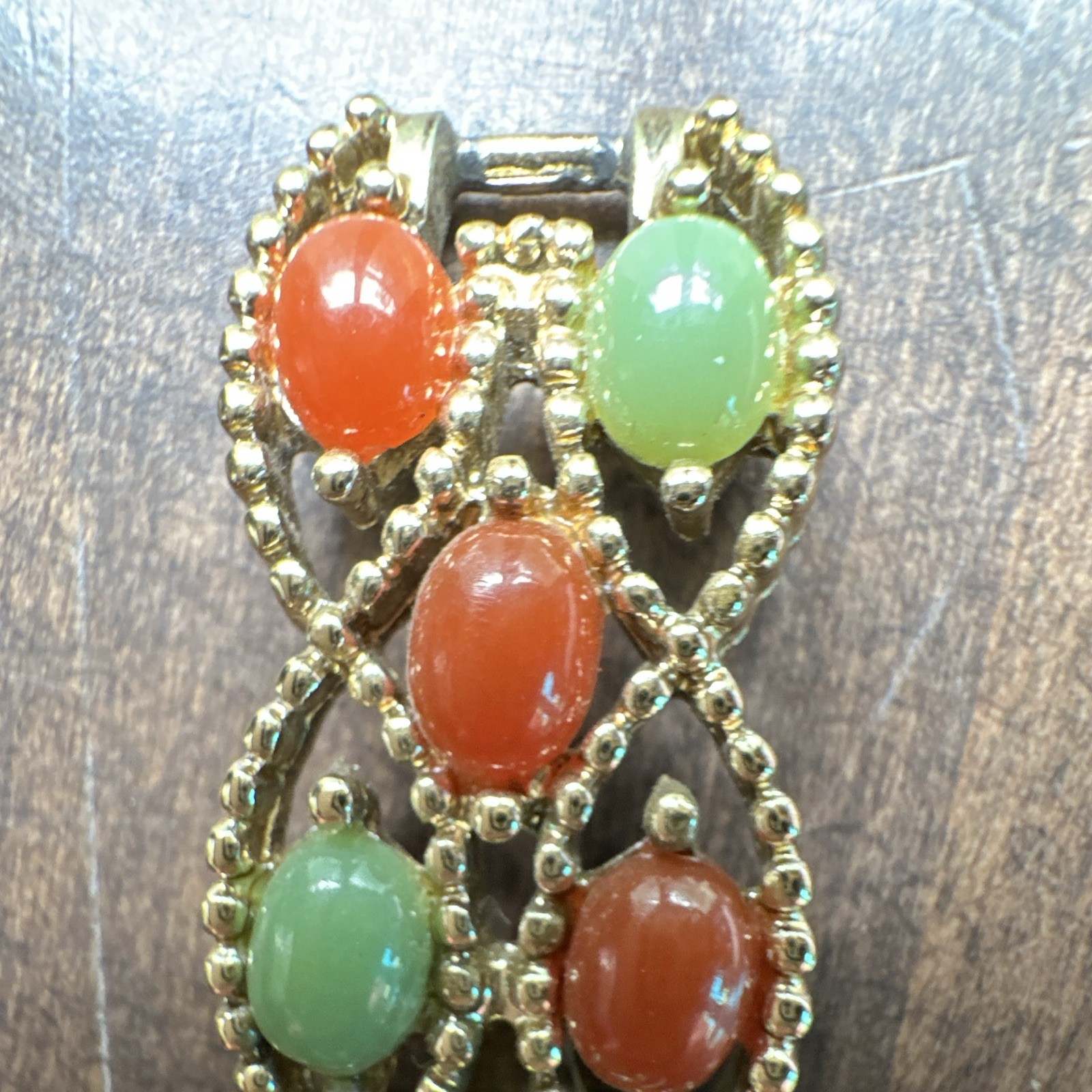 Sarah Coventry Signed Gold Tone Link Bracelet Green/Orange Cabochons Fold Over