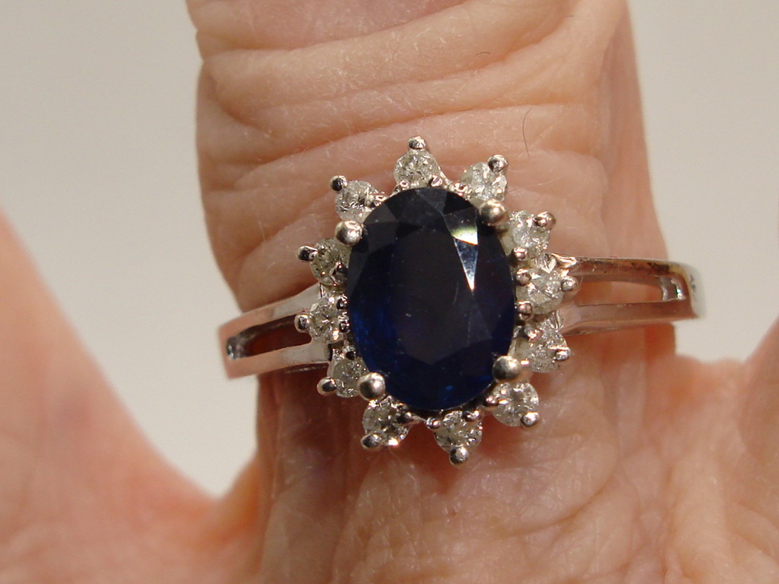 BEAUTIFUL 10K WHITE GOLD APPROX. 1.5+CTW SAPPHIRE & DIAMOND RING! SZ8