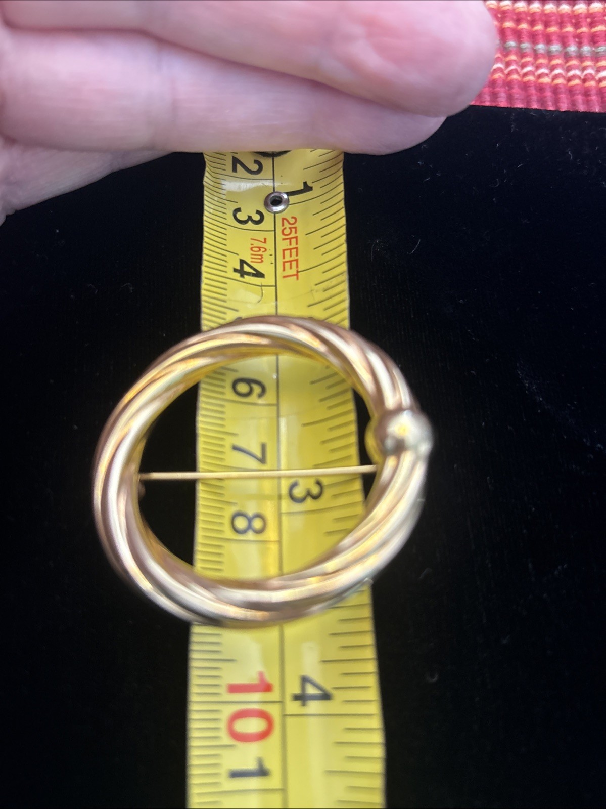 W E Richards Co twisted ribbon circle with ball pin. 1950’s 1/20 12k GF 4.54 g