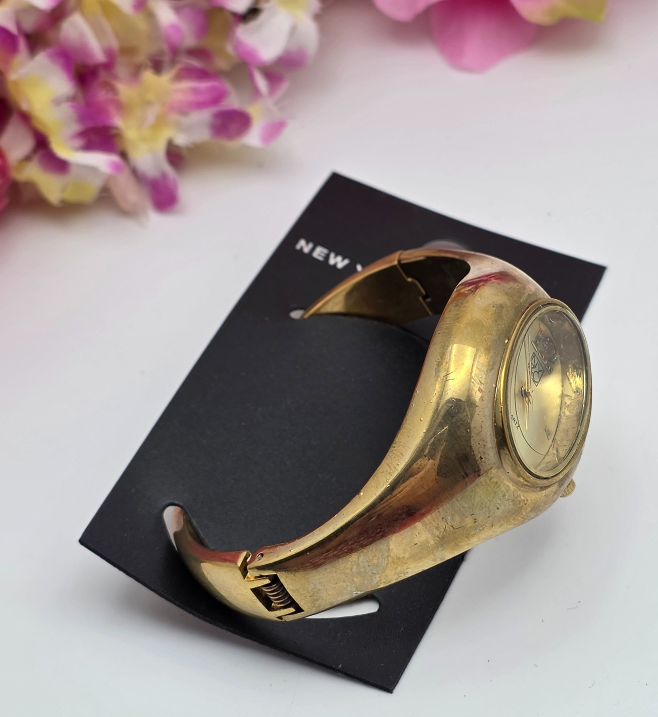 NY & Co Gold Tone Clamper Watch 35mm Cuff Bracelet 6.5 in Quartz Oval New w/Tags