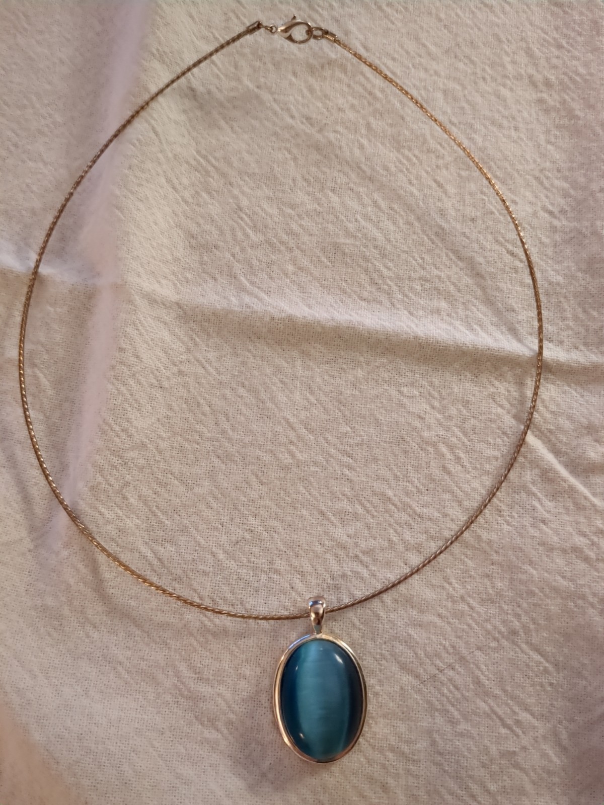 Blue Cat Eye Wire Necklace