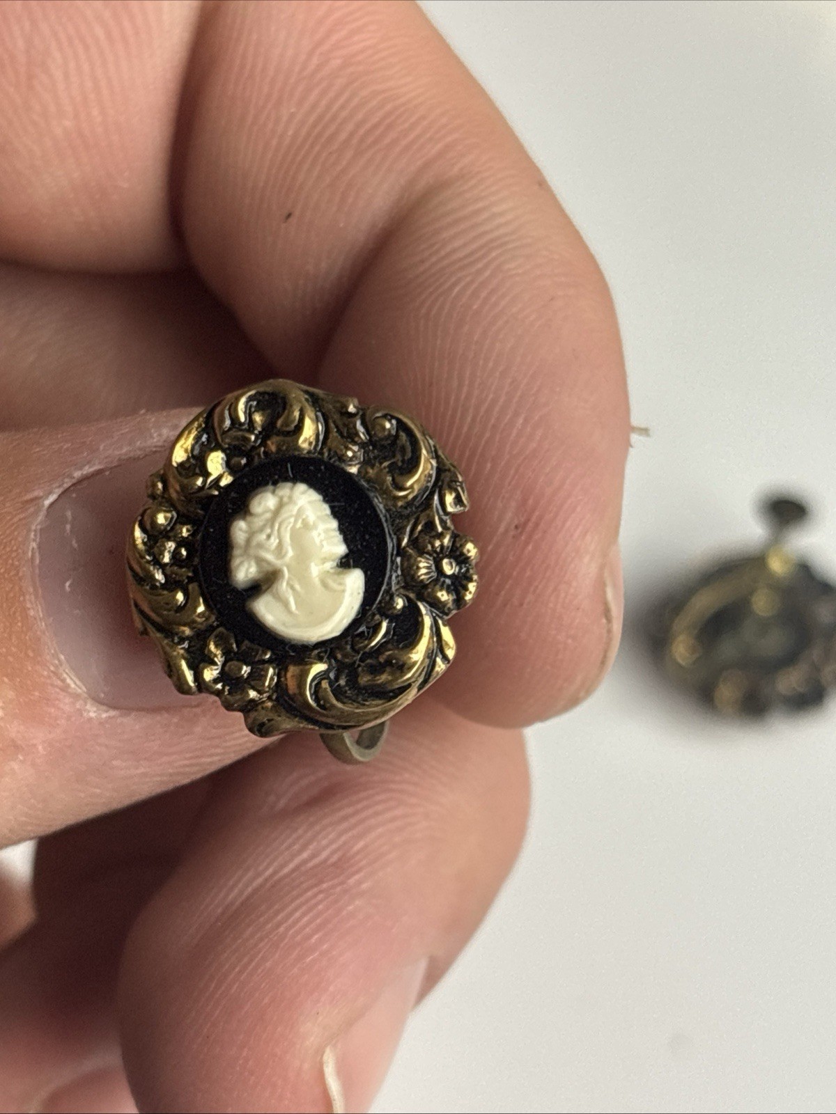 Vintage Cameo Screw Back Earrings