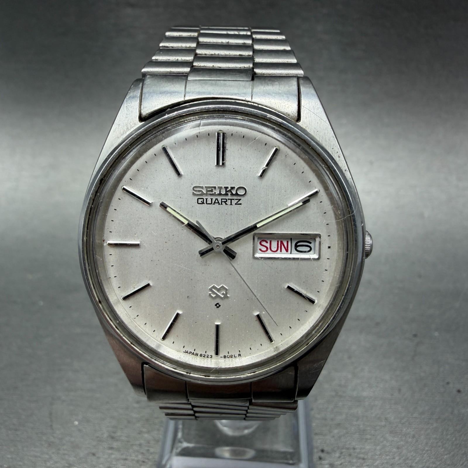 Seiko SQ Watch Men 35mm Silver Dial Silver Tone Daydate Round 8223-8010 New Batt