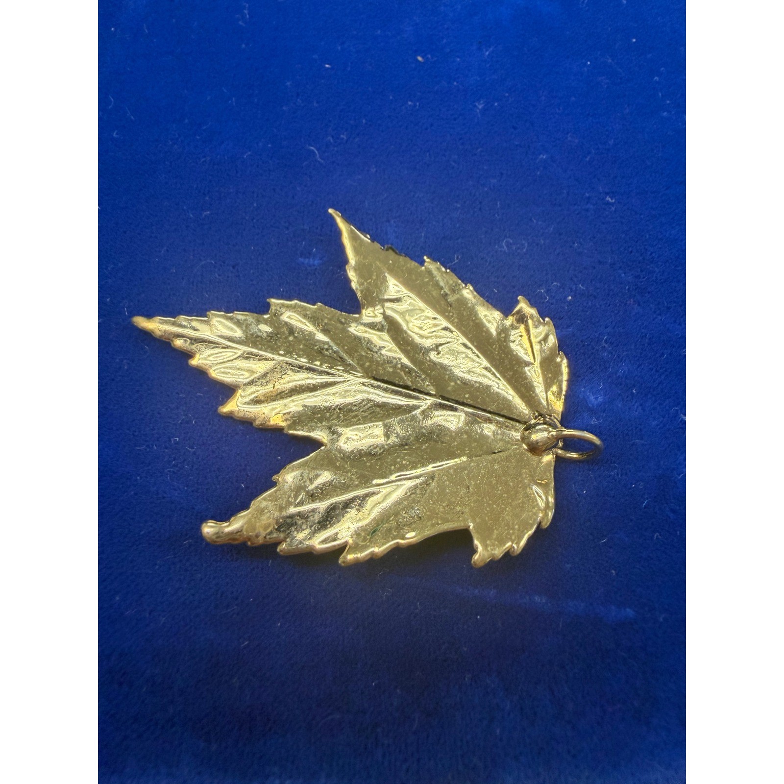Gold Tone Maple Leaf Pendant Textured Botanical Autumn Nature Jewelry