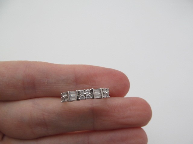 925 Sterling Silver Clear Sparkling Stone Contrast Round & Baguette Ring Sz 6