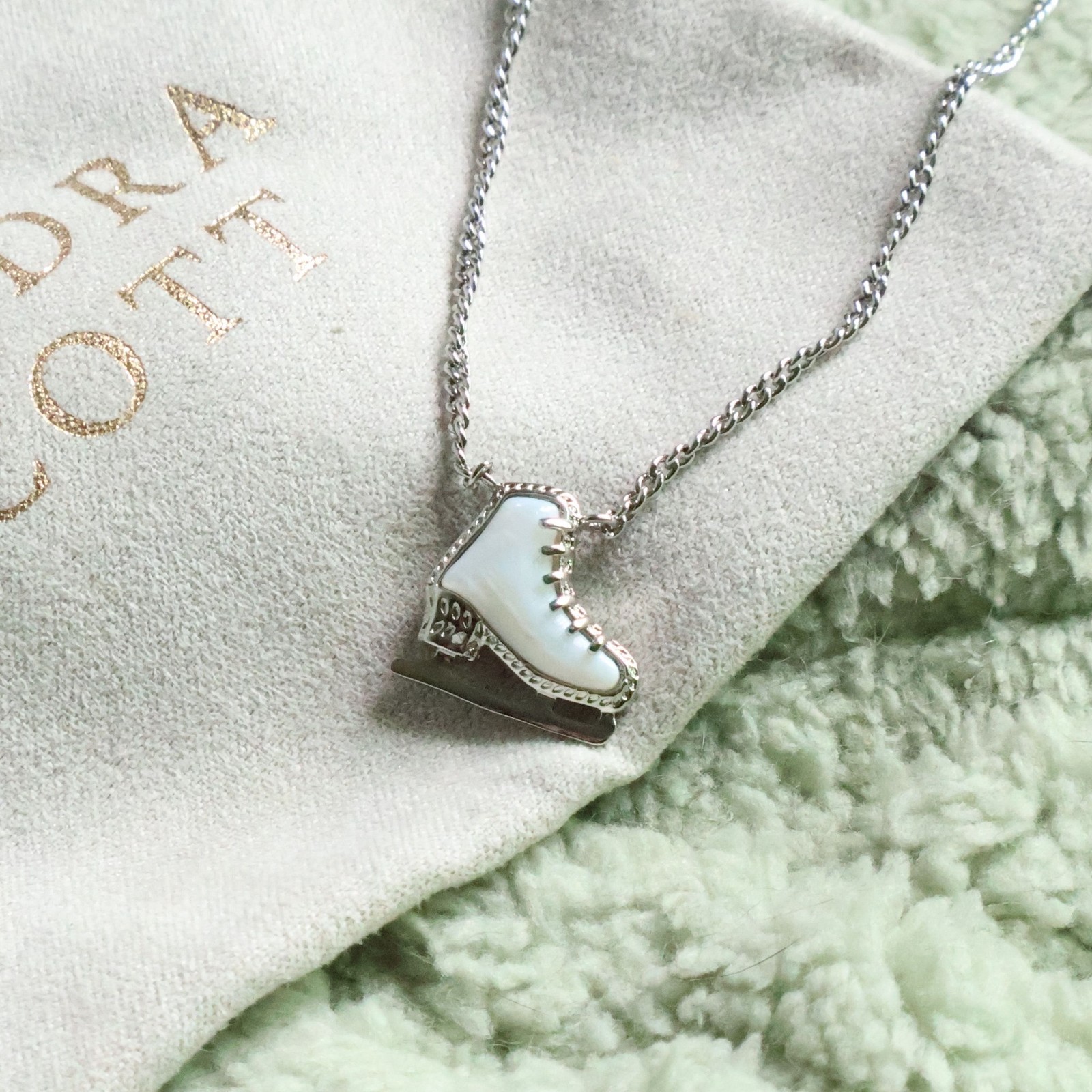 NEW❤️ Kendra Scott Ice Skate Silver White Mother-of-Pearl Pendant Necklace ❤️