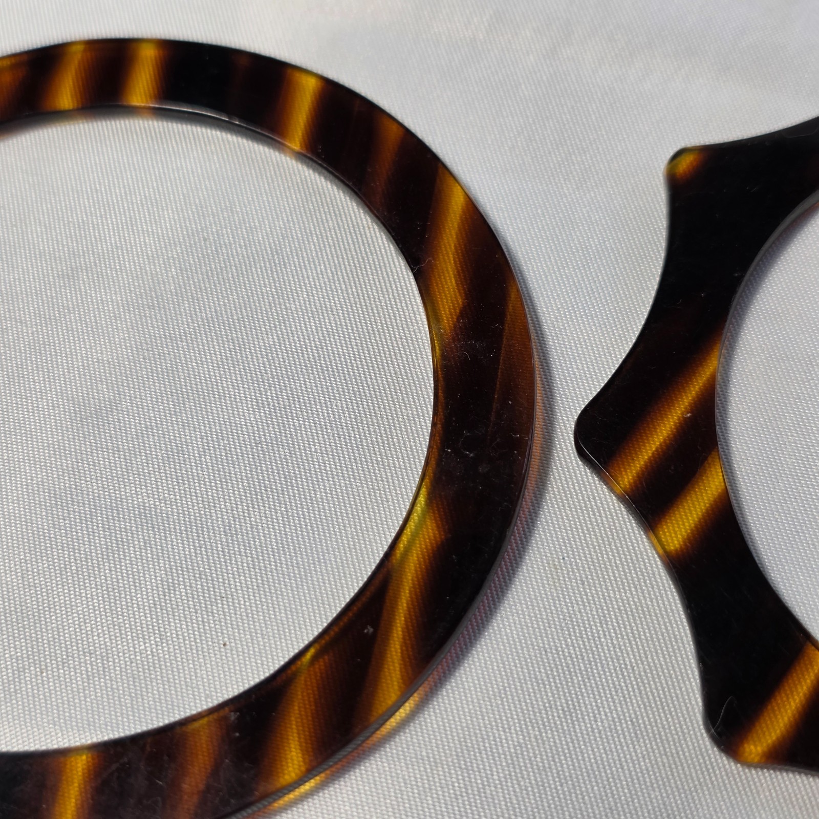 Vintage Style Tortoise Shell Lucite Bangles Circular & Scalloped Star Shapes