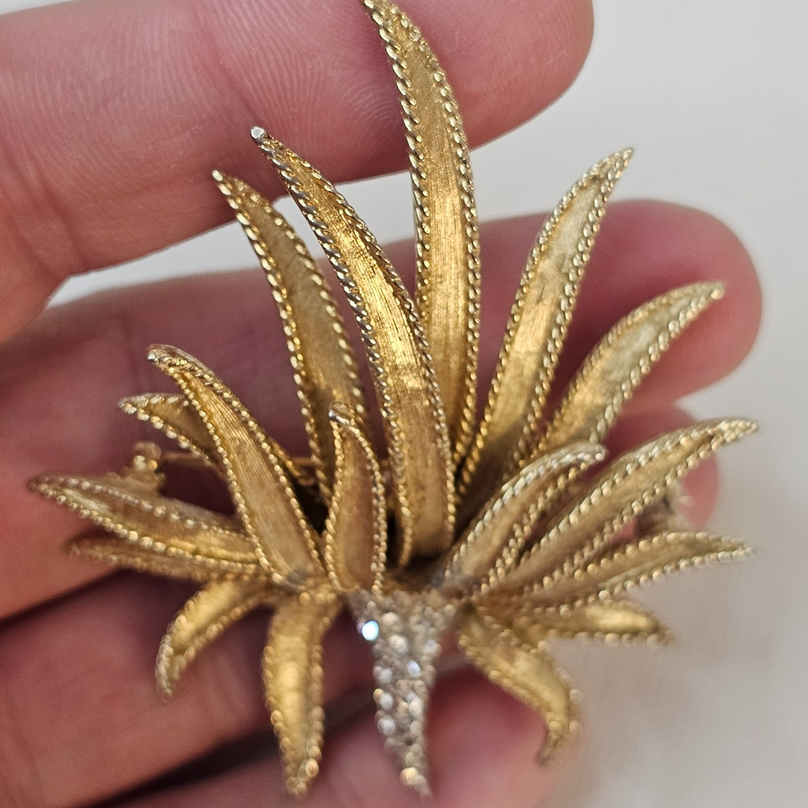 Boucher 7942P Leaf Bouquet Brooch Flower Plant GoldTone Clear Rhinestone Damaged