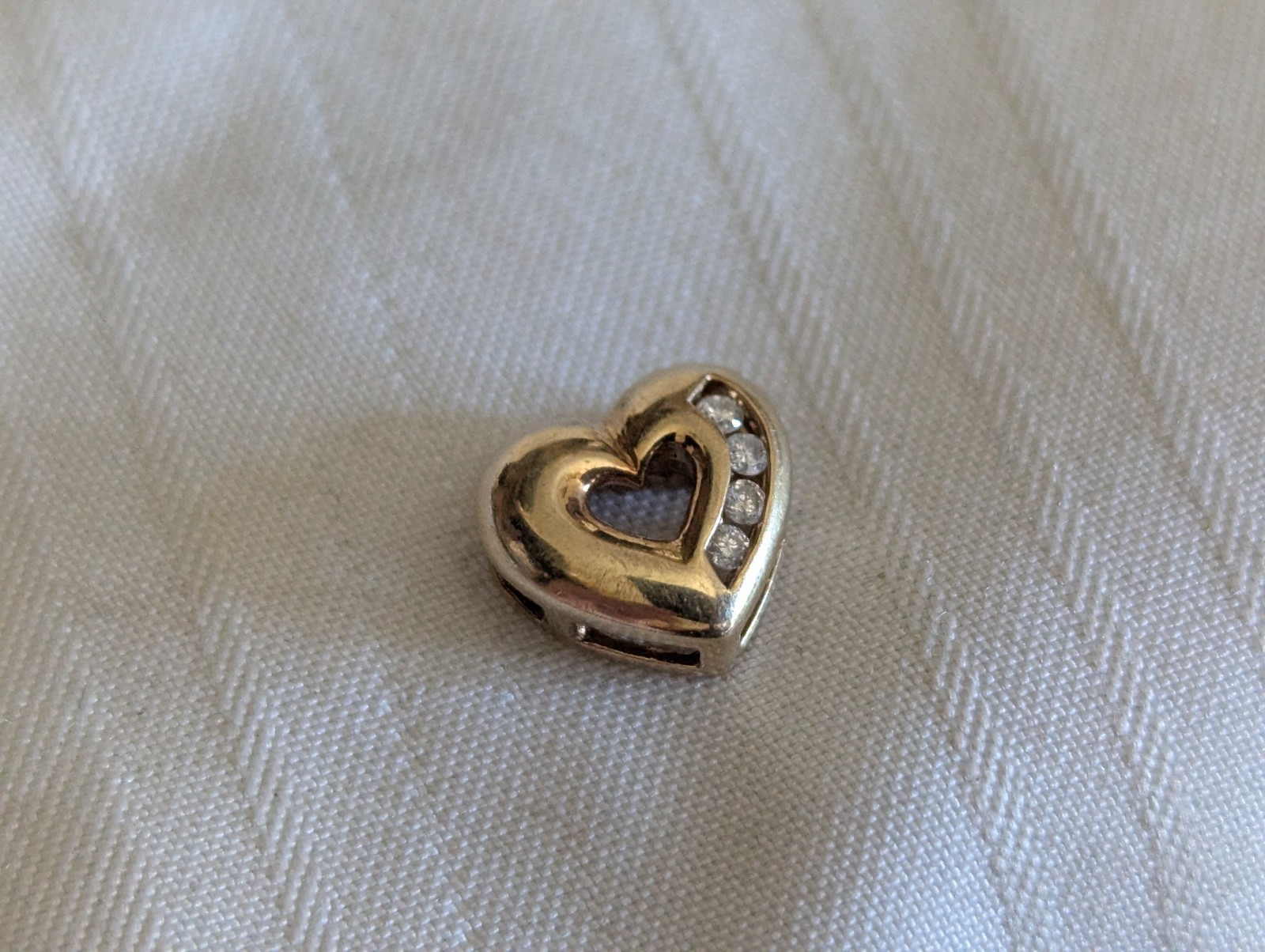 WM Marken signed 10K yellow gold heart pendant channel set cz 0.7g 0.5″ long